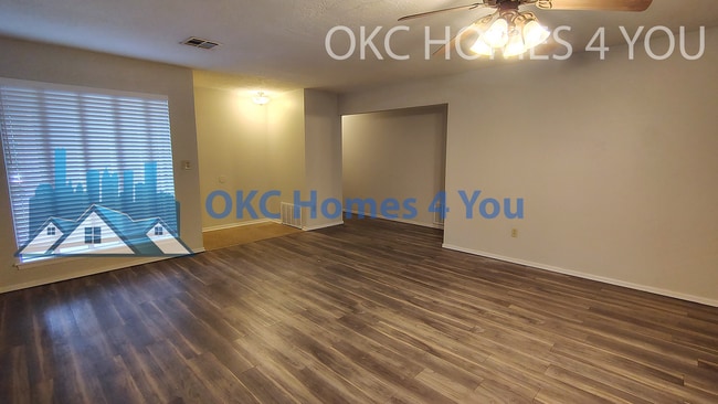 Building Photo - Half Duplex with Tons of Space!
