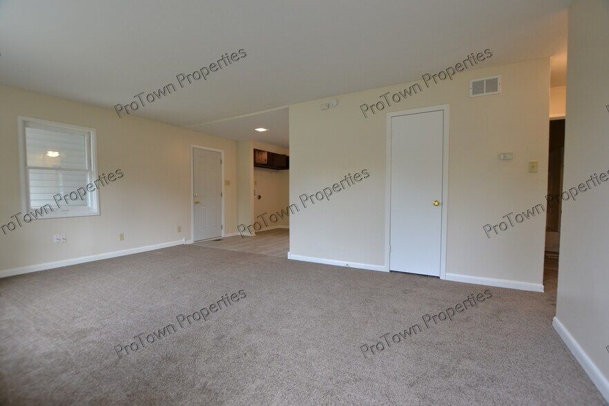 Building Photo - 201 Luana Rd