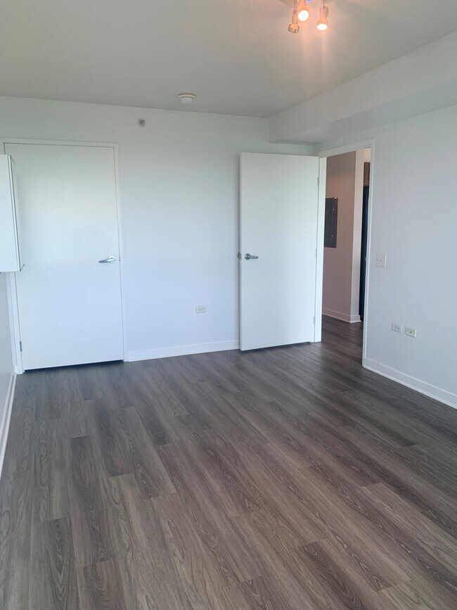 Building Photo - 9655 Woods Dr