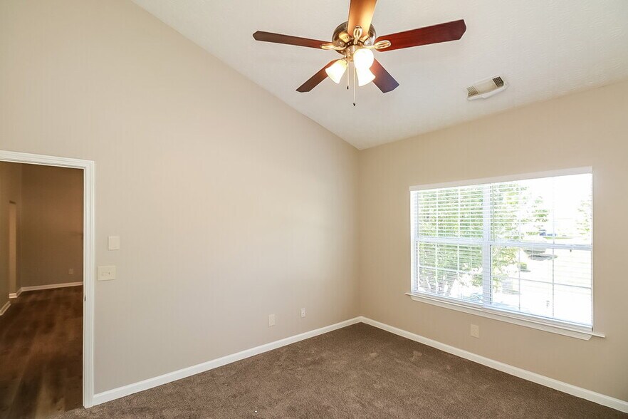 Building Photo - 4420 Roche St