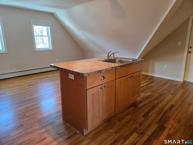 Building Photo - 674 Main St