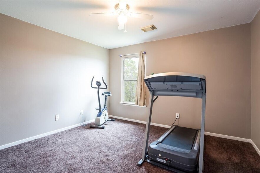 Building Photo - 21910 Willow Downs Dr
