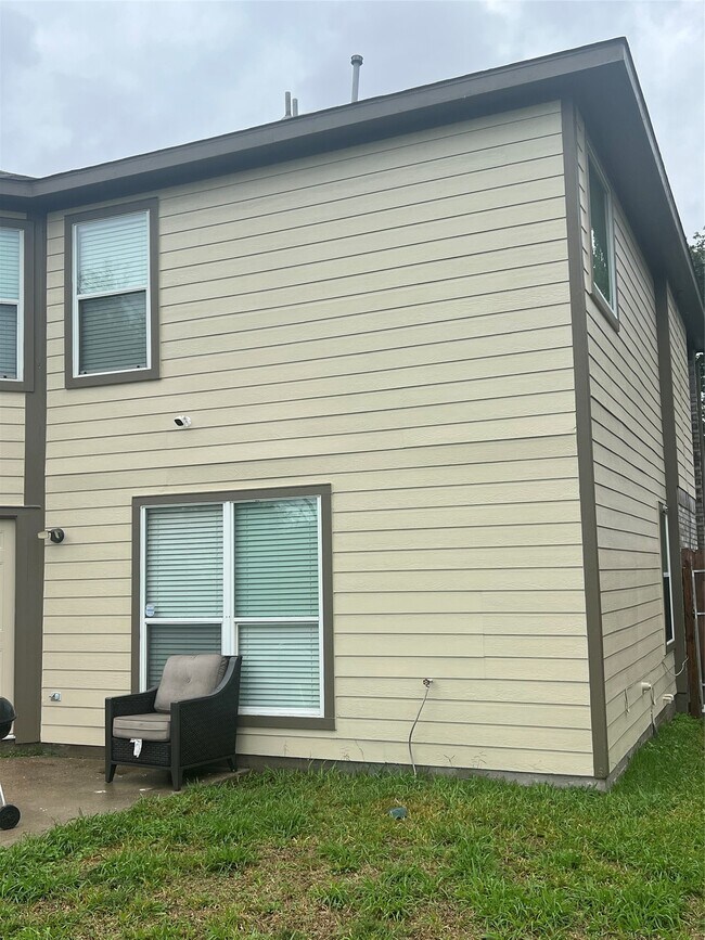 Building Photo - 12035 Duane St