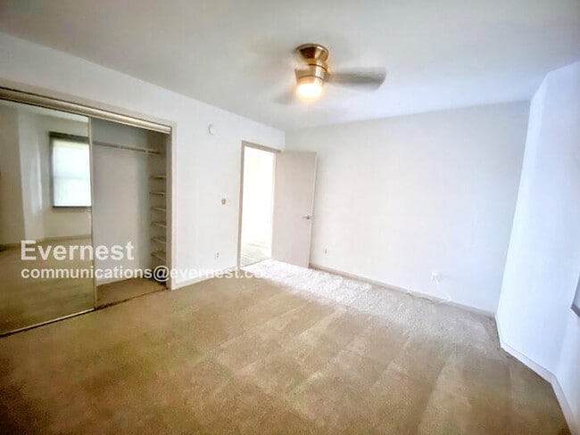 Building Photo - 197 River Breeze Dr