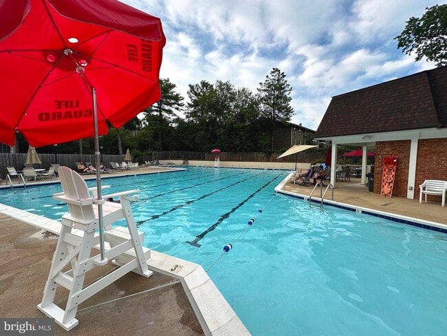 Building Photo - 411 Hampton Ct