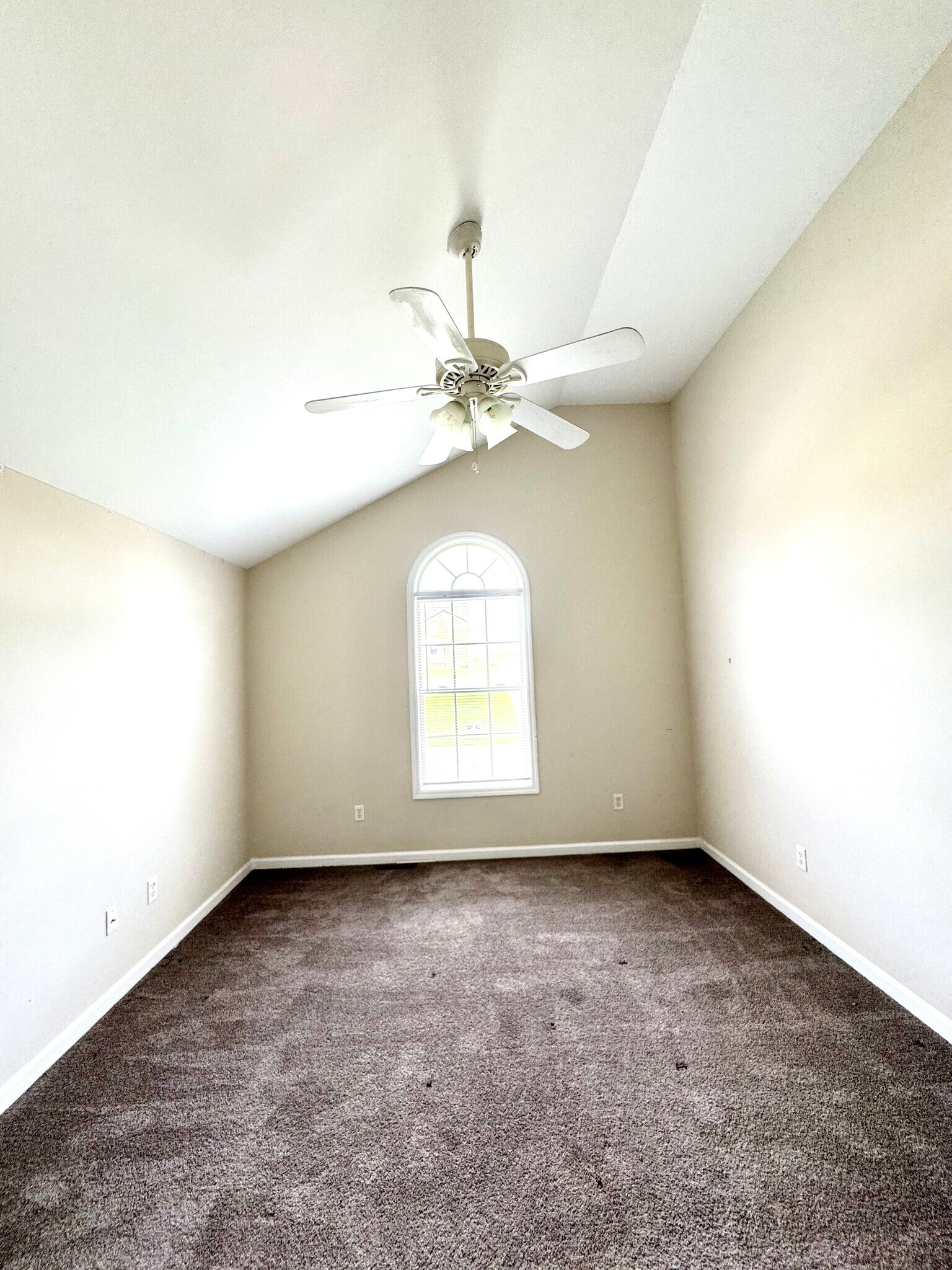 Building Photo - 641 Hampton Way