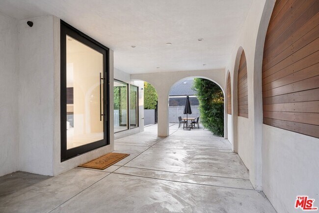 Building Photo - 201 S Bedford Dr