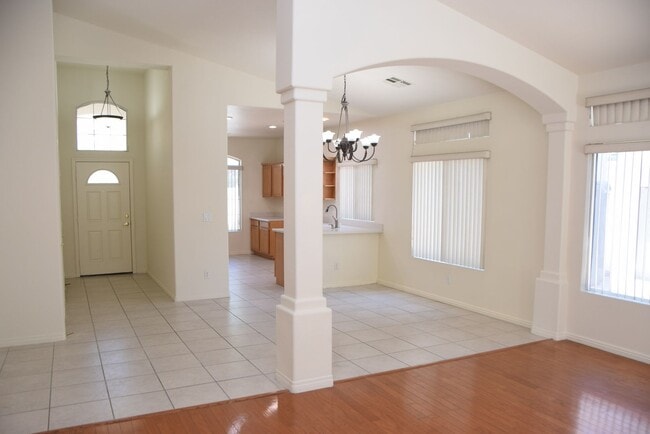 Building Photo - 1 STORY HOME IN GATED SE COMMUNITY