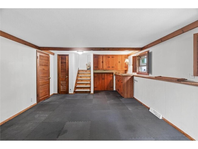 Building Photo - 16318 Temple Dr S