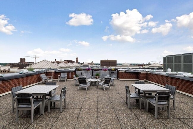 Building Photo - 401 N 2nd St