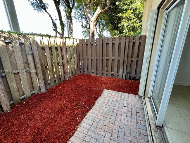 Building Photo - 1550 NE 33rd Ave