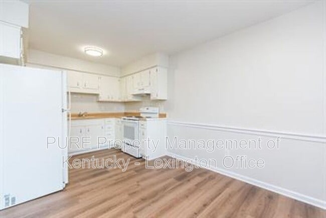 Building Photo - 459-120 Sycamore Ct