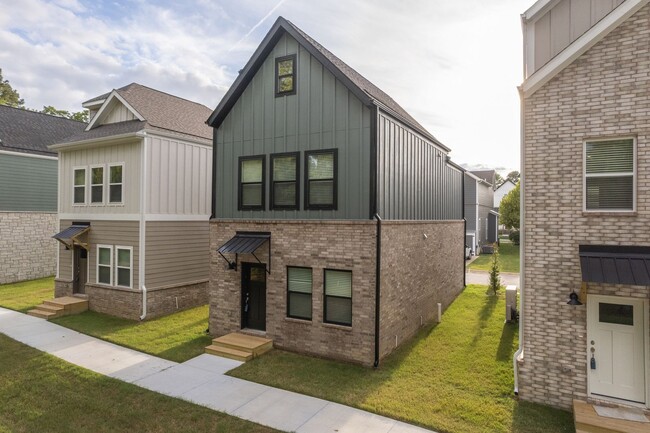 Building Photo - Brand New 2 BR Townhomes
