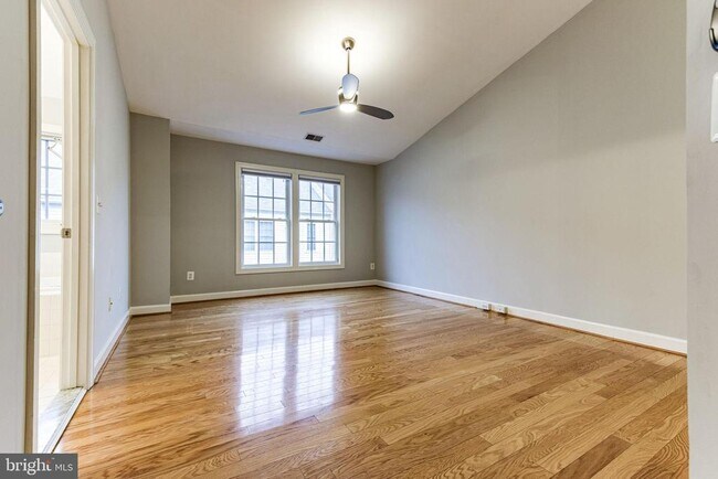 Building Photo - 953 Harrison Cir