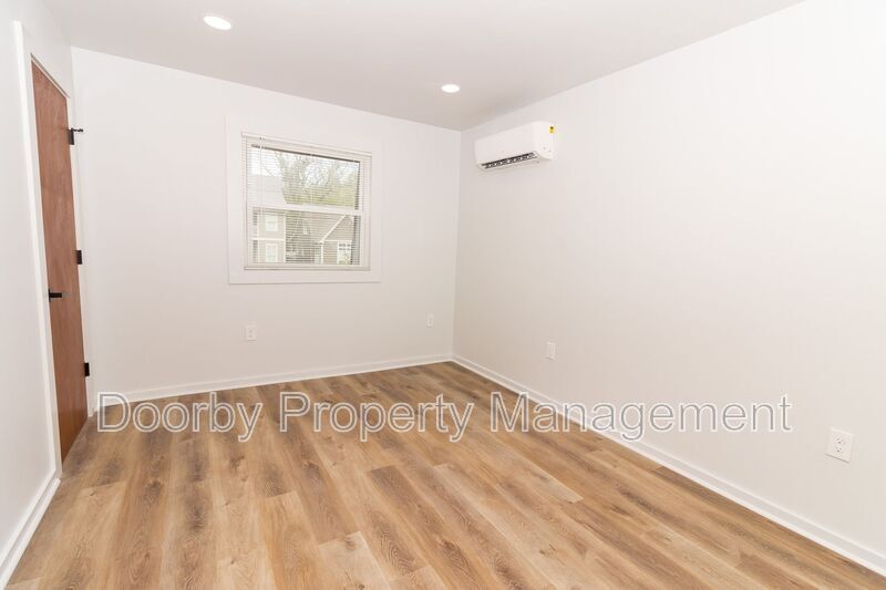 Building Photo - 1808 E 13th St