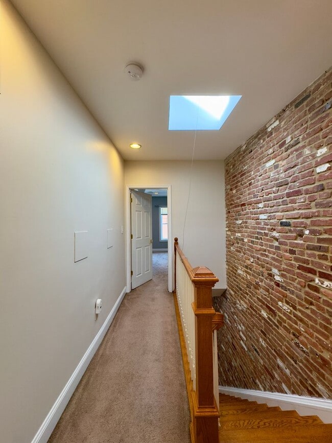 Building Photo - Charming 2 Bedroom/3.5 Bathroom Townhome in Canton, MD!