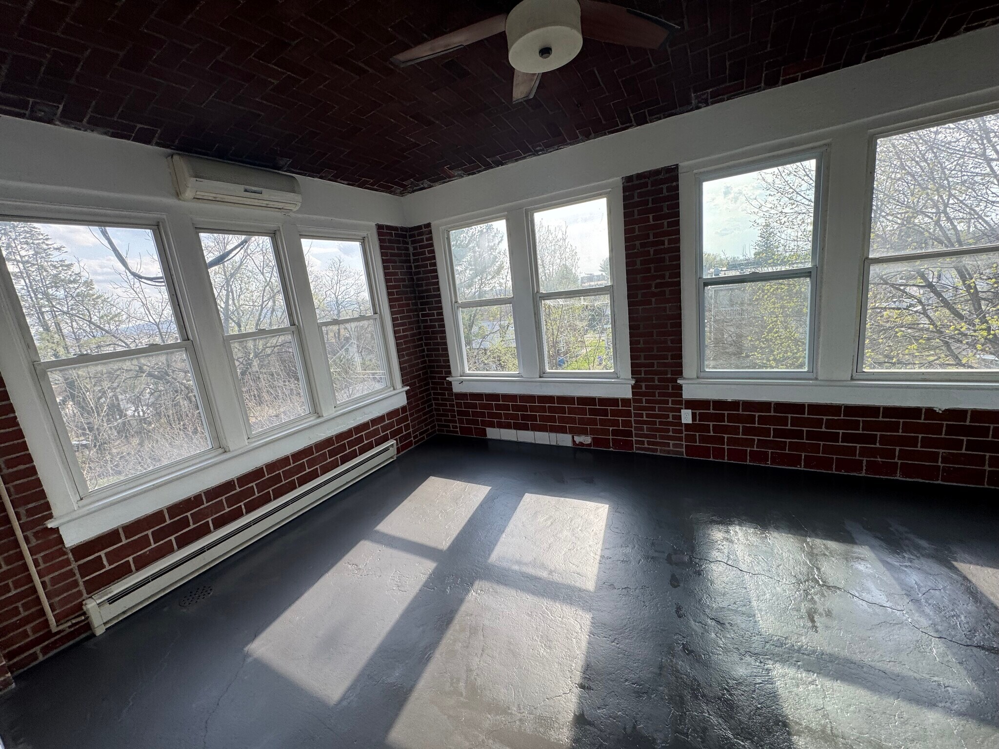 Building Photo - 608 S 24th St