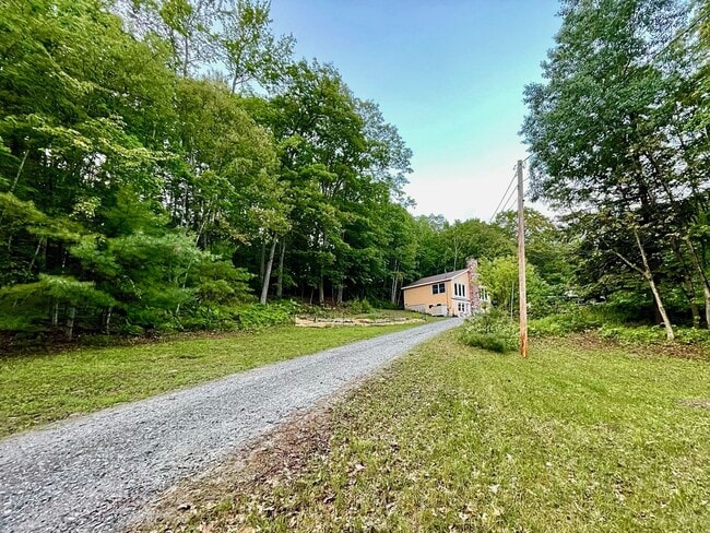 Building Photo - Bright & Airy Home Near Brettun’s Pond – Scenic Views & Modern Comfort