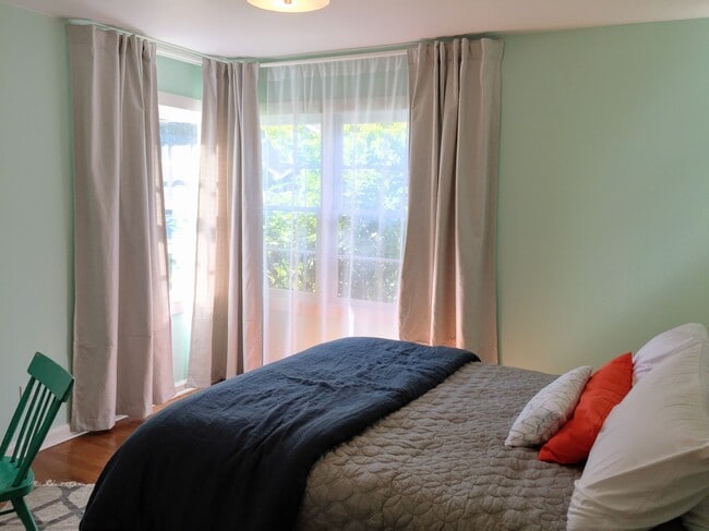 Spair Bedroom (North West) - 54 NE Graham St