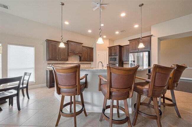 Building Photo - 2722 Park Oak Ct