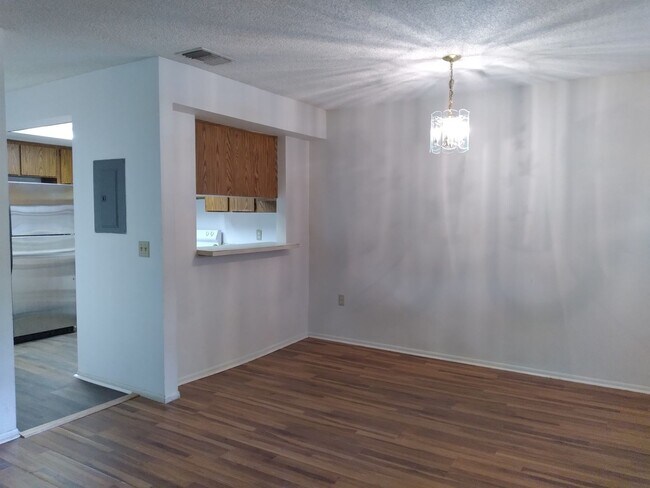 Building Photo - PRICE IMPROVEMENT!!  3/2 2nd floor Villa