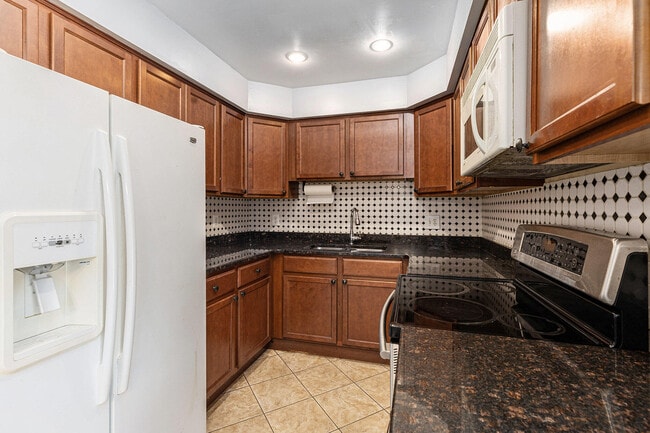 Building Photo - 37331 Clubhouse Dr