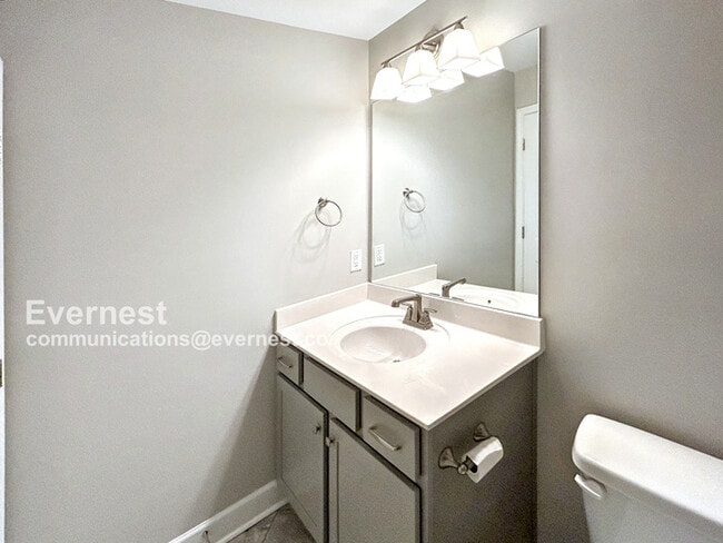 Building Photo - 821 Goswell Dr