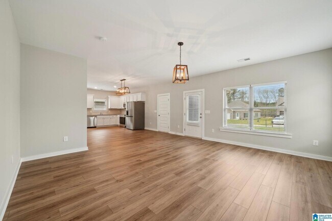 Building Photo - 559 Troubadour Ln
