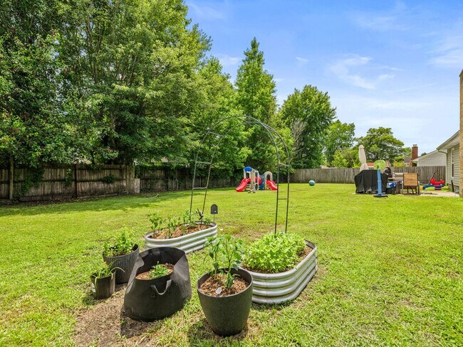 Building Photo - Raintree Subdivision