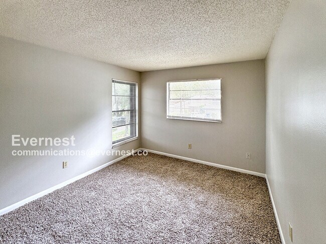Building Photo - 14714 Oak Vine Dr