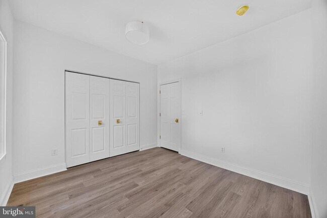 Building Photo - 221 Spring Race Ct