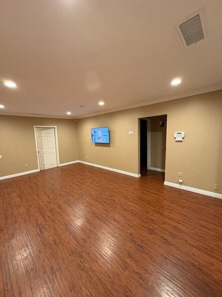 Building Photo - 538 Kendall Ave