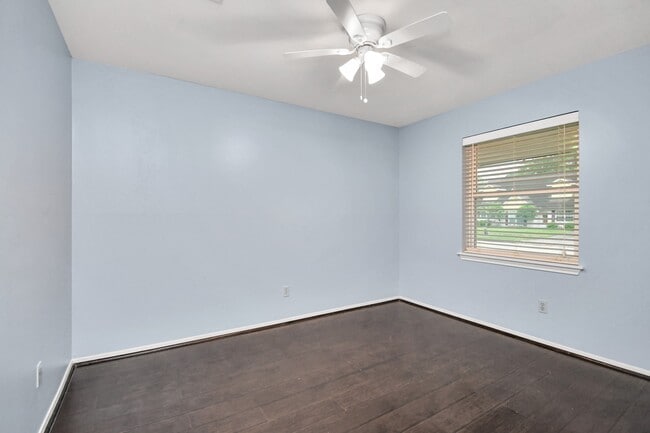 Building Photo - 8022 Sharpview Dr