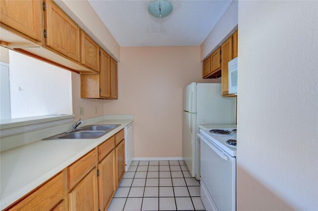 Building Photo - 2120 El Paseo St