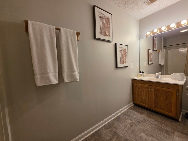 Bathroom - 3664 Augusta Springs Dr