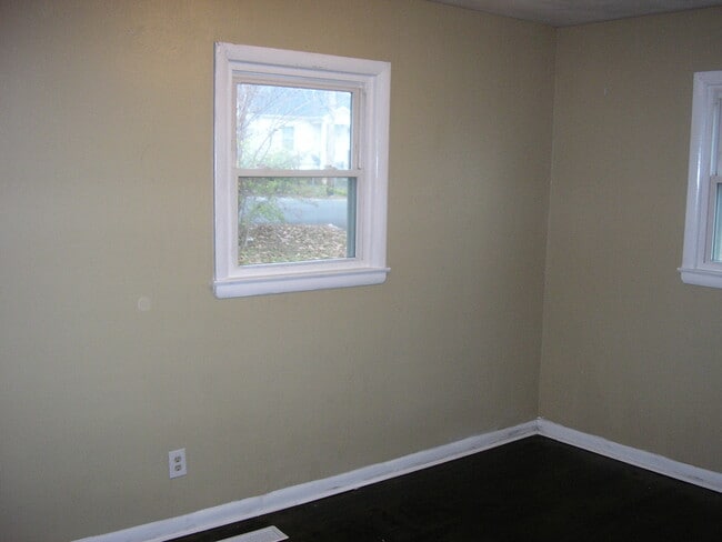 Building Photo - 1637 Johnson Dr