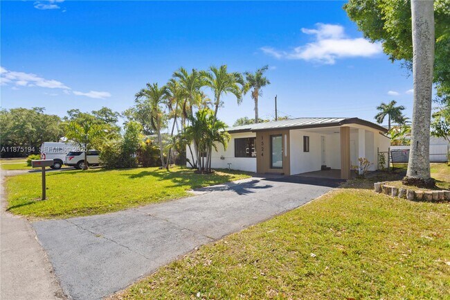 Building Photo - 1524 SW 32nd Ct