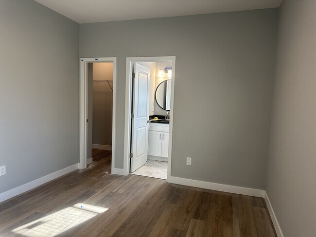 Building Photo - 117 N Arsenal Ave