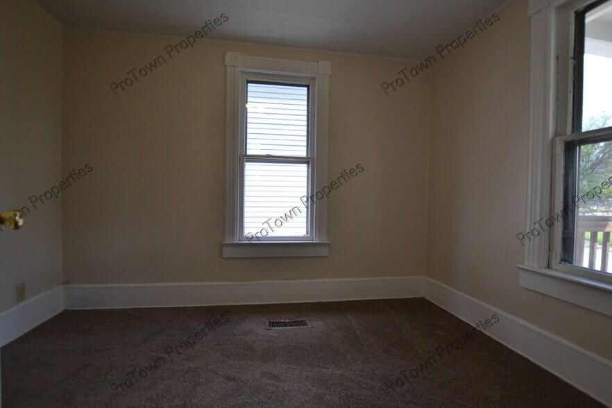 Building Photo - 651 N Bluff St