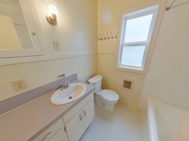 Building Photo - Large Classic Campus Home