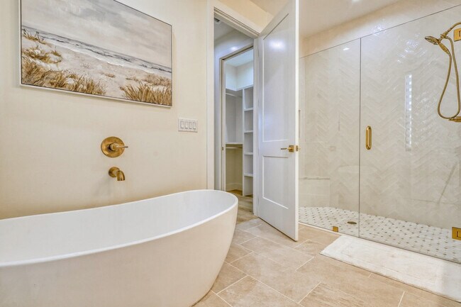 Building Photo - 2215 Amnesty Dr