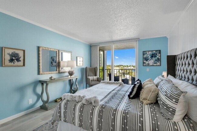 Building Photo - 6295 Bahia Del Mar Cir