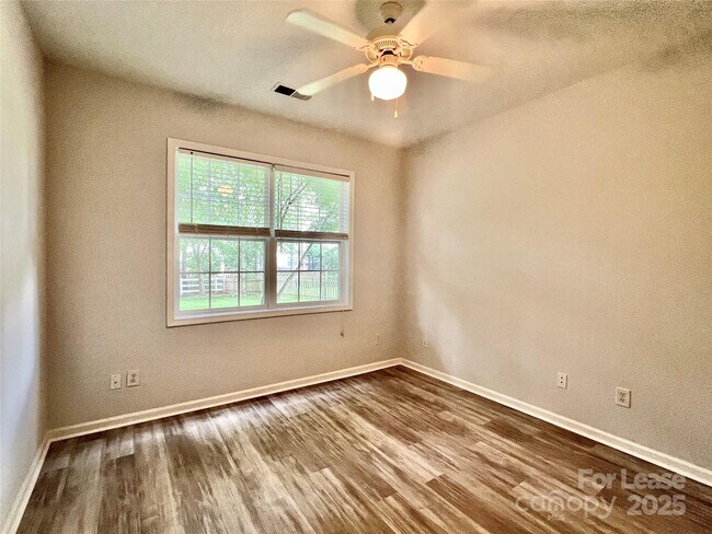 Building Photo - 5717 Lindley Crescent Dr