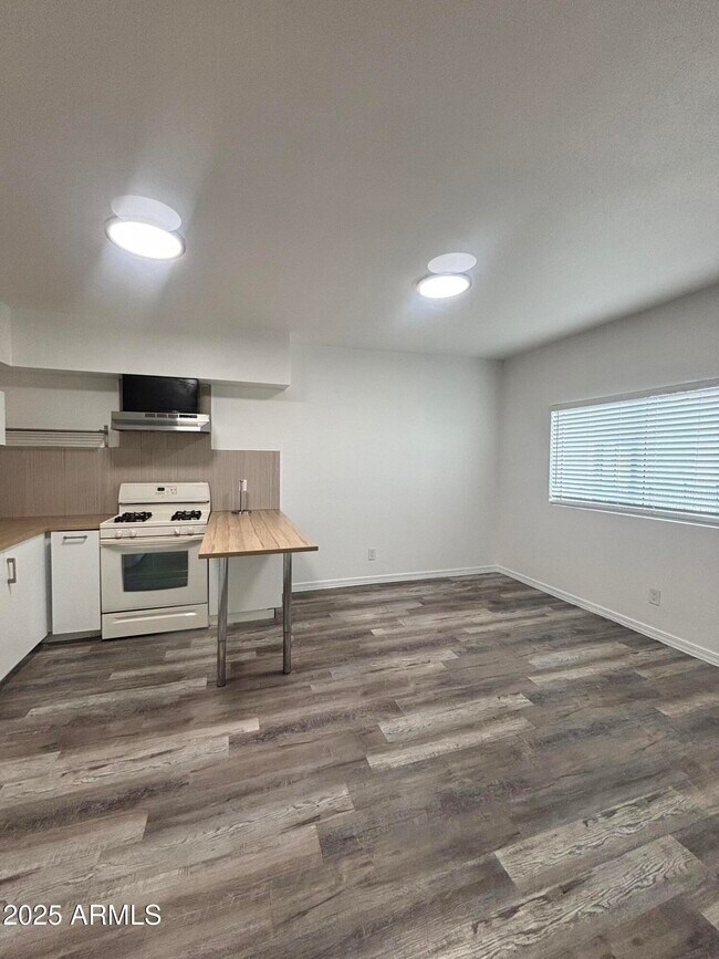 Building Photo - 6730 N 17th Ave