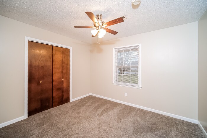 Building Photo - 121 Greenwood Cir