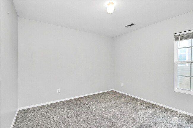 Building Photo - 15611 Normans Landing Dr