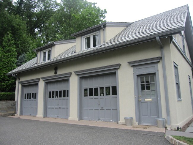 Building Photo - 166 Upper Mountain Ave
