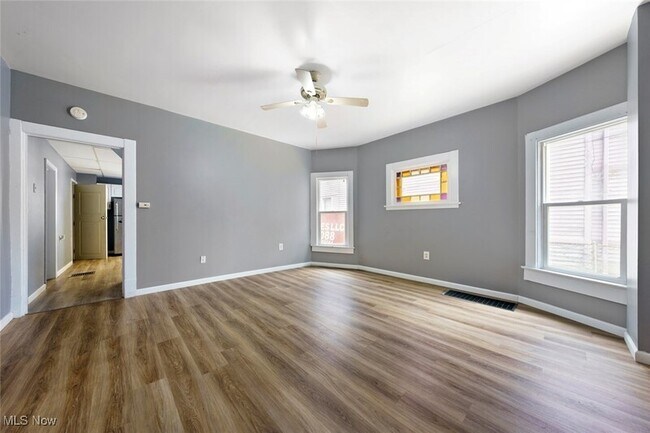 Building Photo - 3414 Daisy Ave