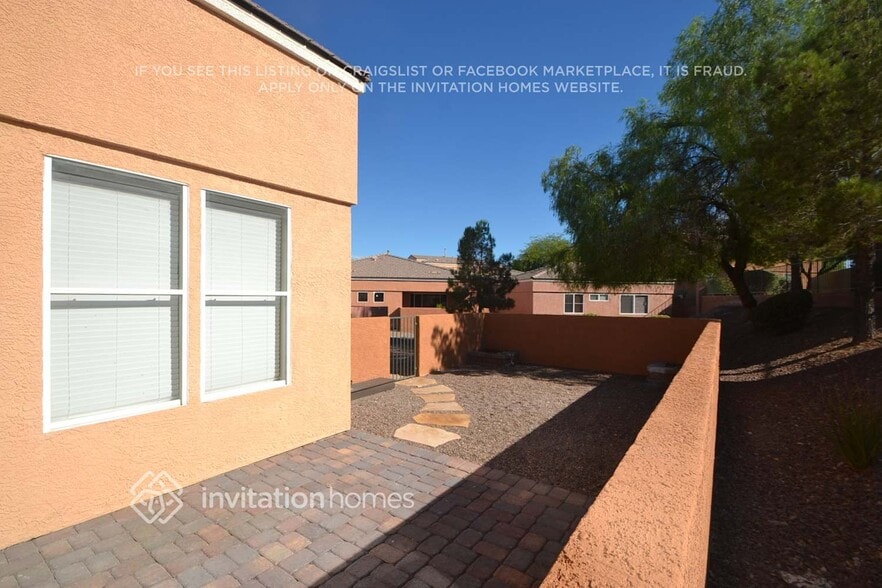 Building Photo - 625 Blue Yucca St
