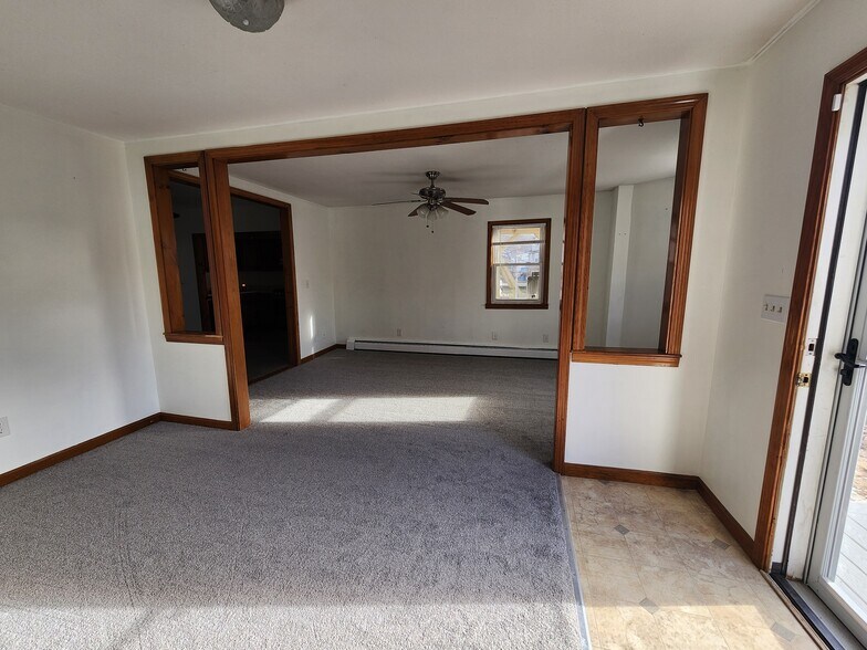 Building Photo - 31 Elm St